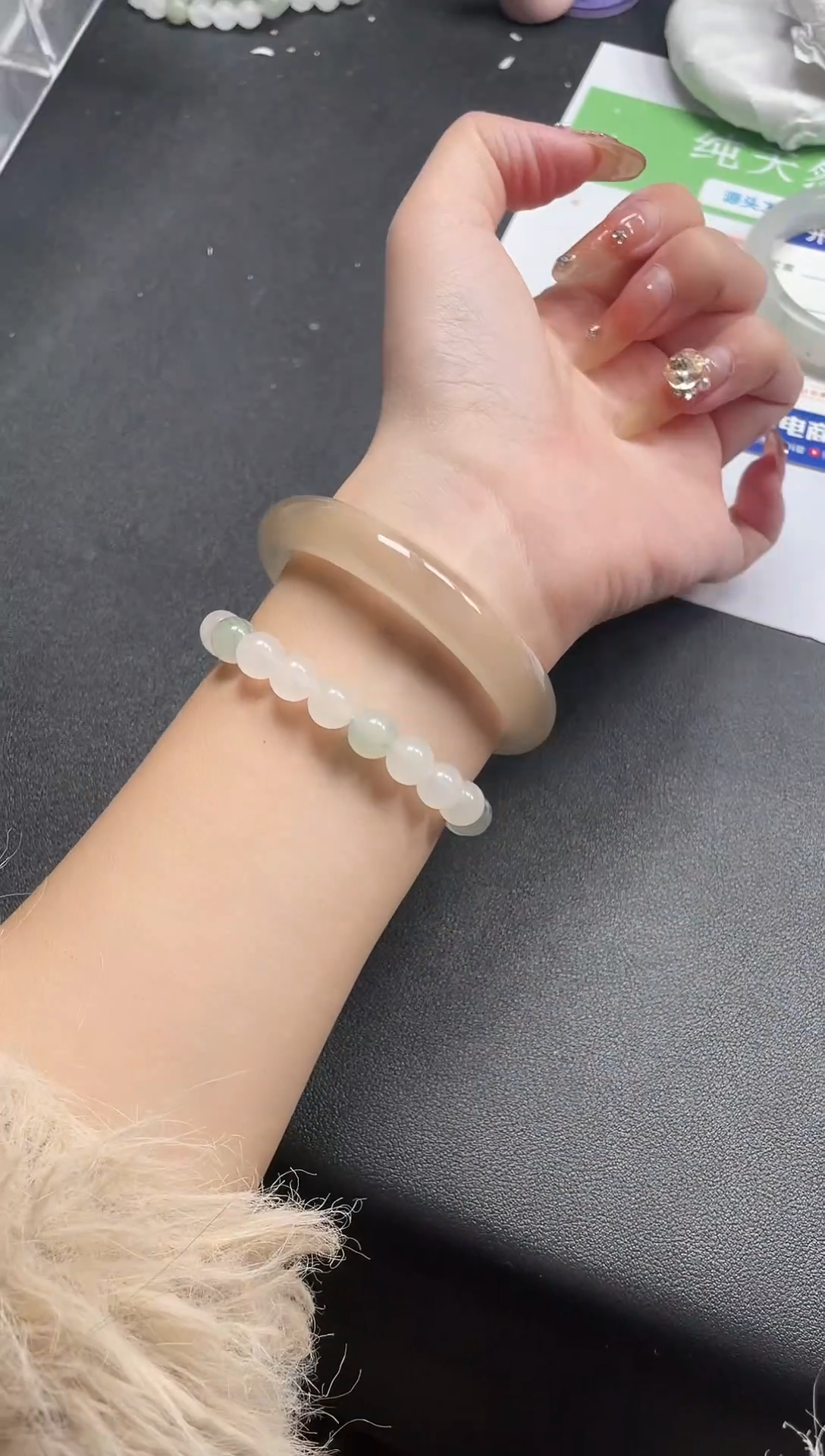 【闪购商品】石英质玉手镯未镶嵌163-56-8