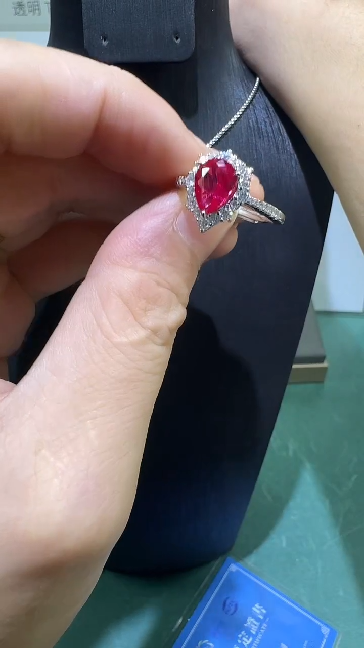 颈饰18K金镶嵌红宝石1