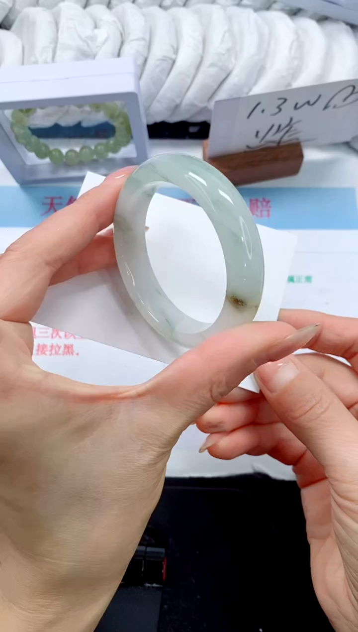 未镶嵌手镯石英质玉207-52.4