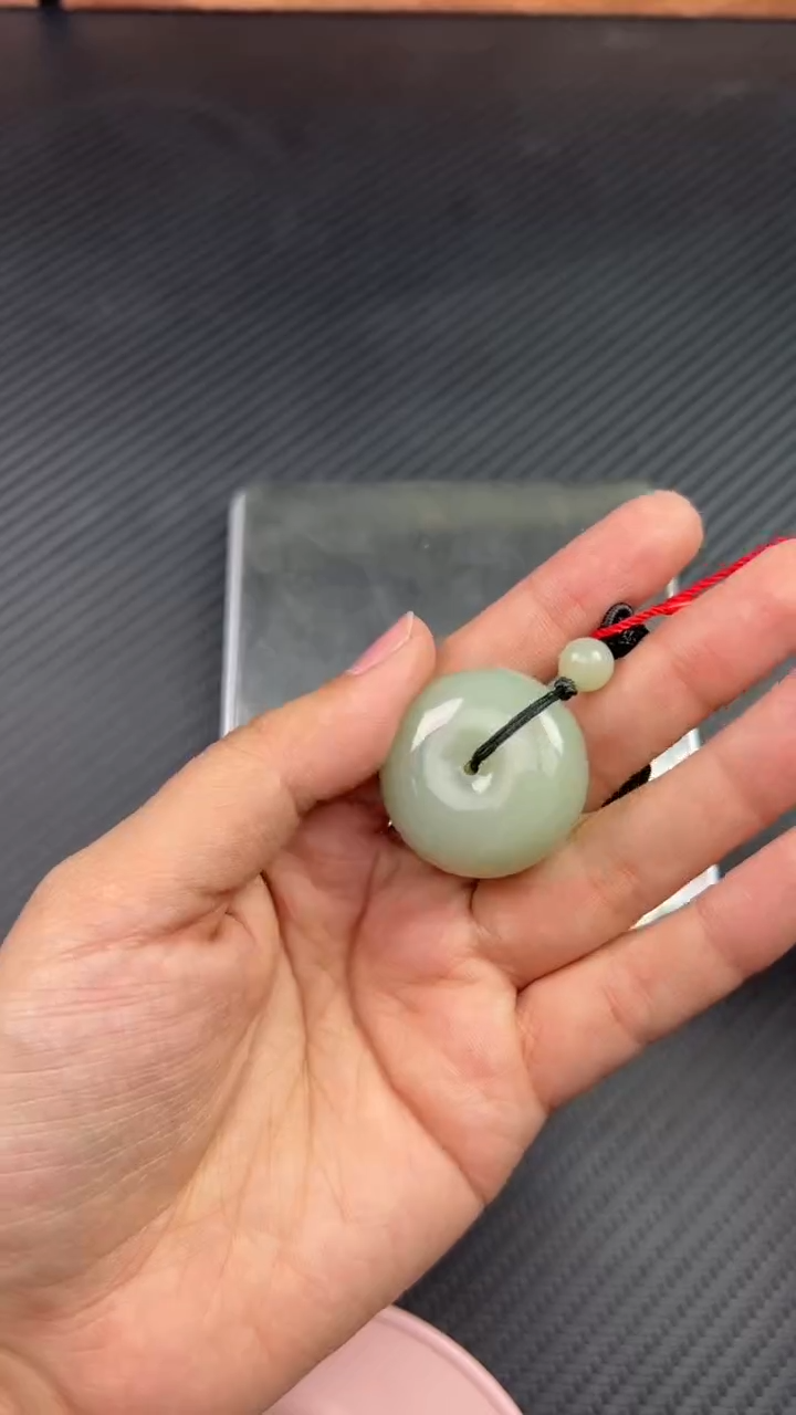 【闪购商品】和田玉吊坠(赠链)未镶嵌且末微色差近矿