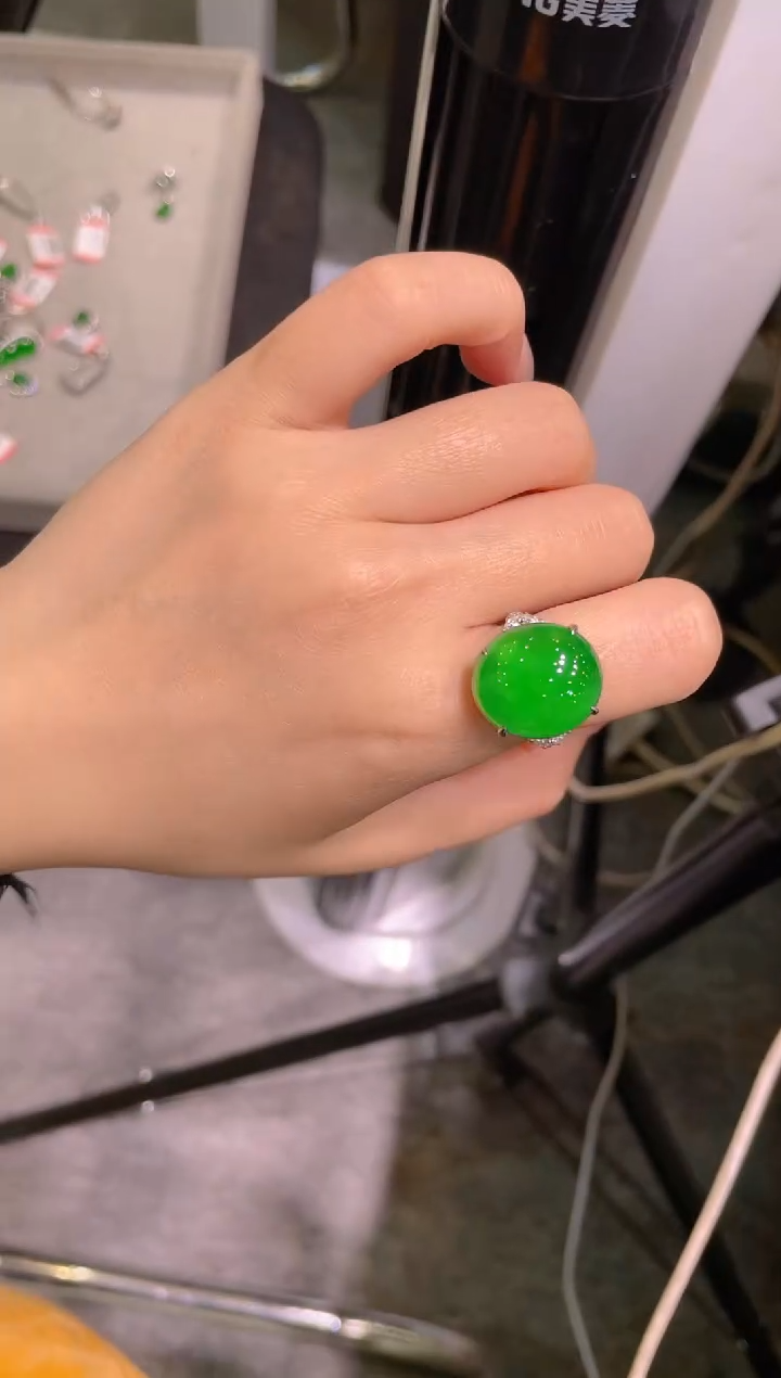 【闪购商品】翡翠吊坠(不含链)18K金镶嵌A38