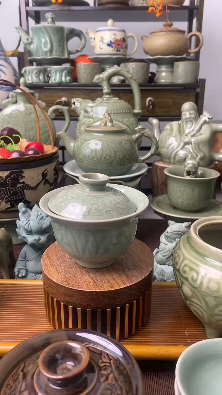 【闪购商品】耀州窑缠枝莲纹二才盖碗1只