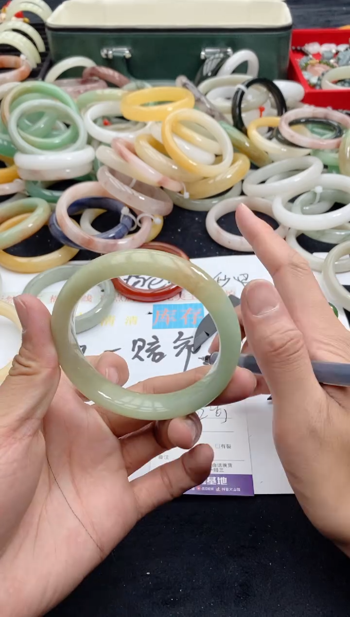 【闪购商品】石英质玉手镯未镶嵌144