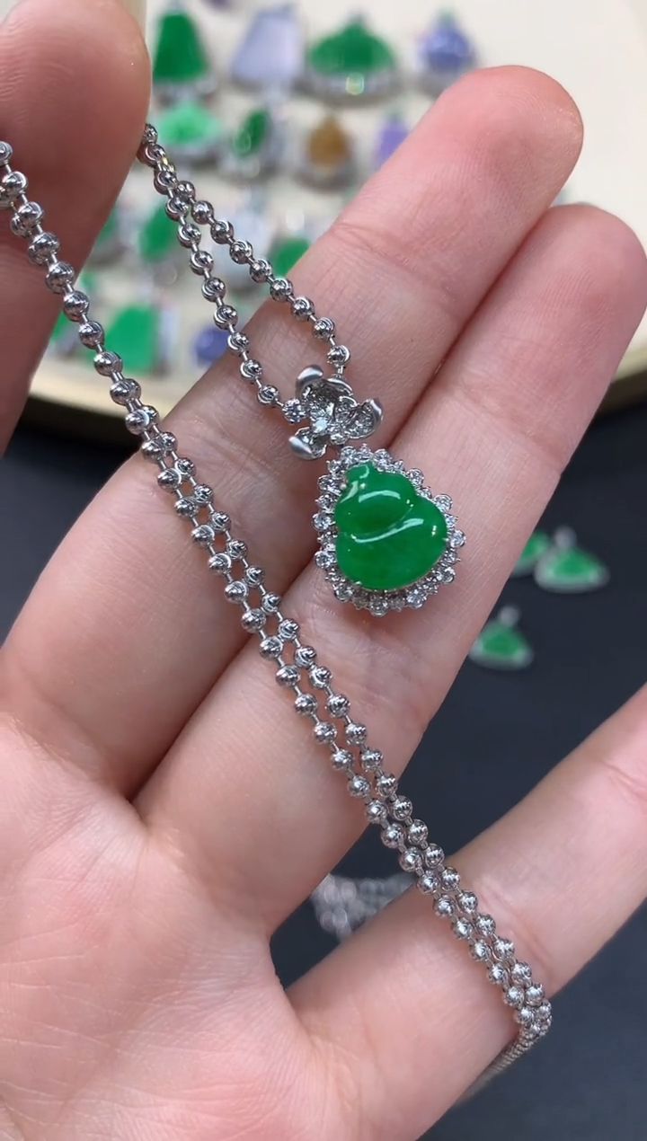 【闪购商品】翡翠吊坠(不含链)18K金镶嵌葫芦A18|5980