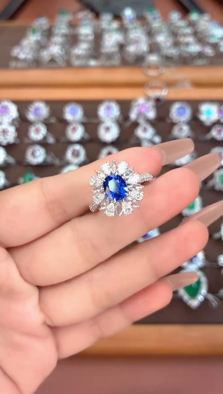 戒指蓝宝石18K金镶嵌-2克拉