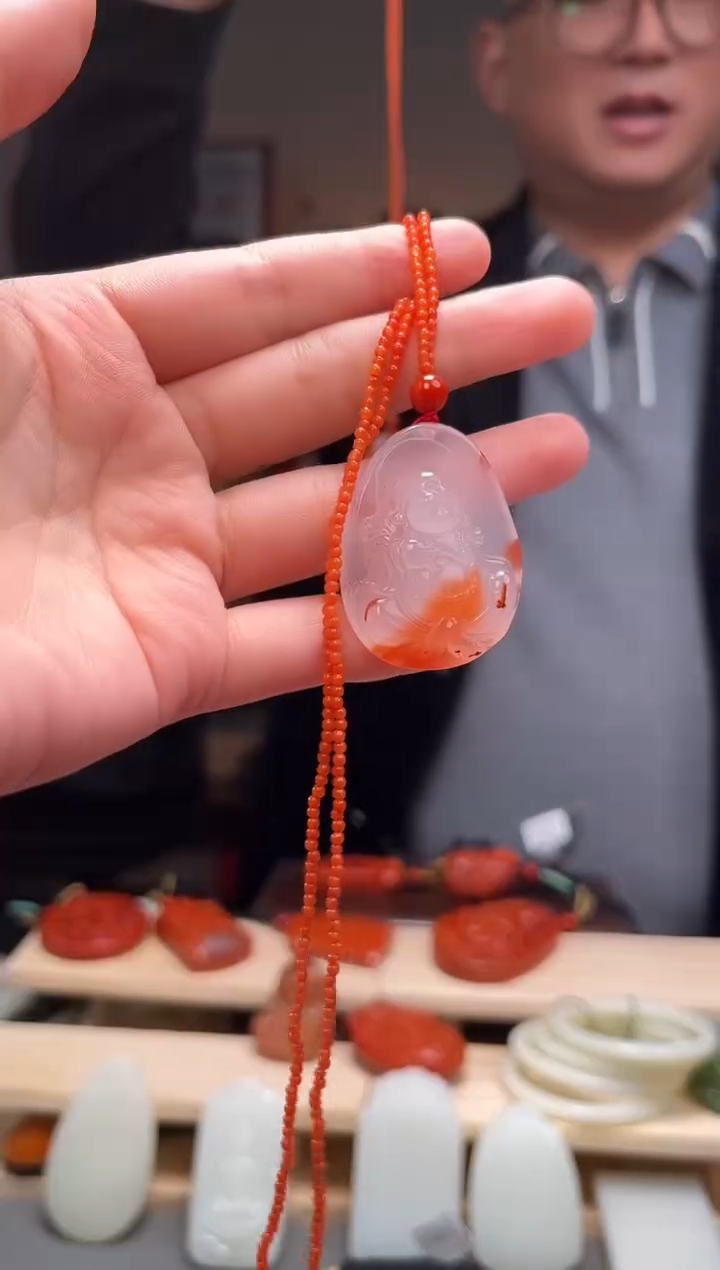 颈饰未镶嵌南红玛瑙吊坠