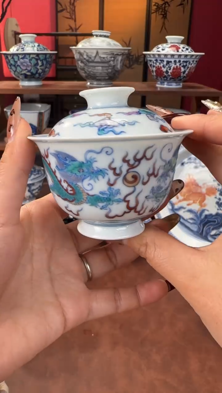 望月怀古斗彩双龙盖碗