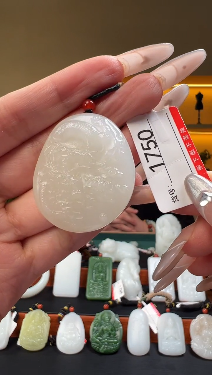 颈饰未镶嵌和田玉1