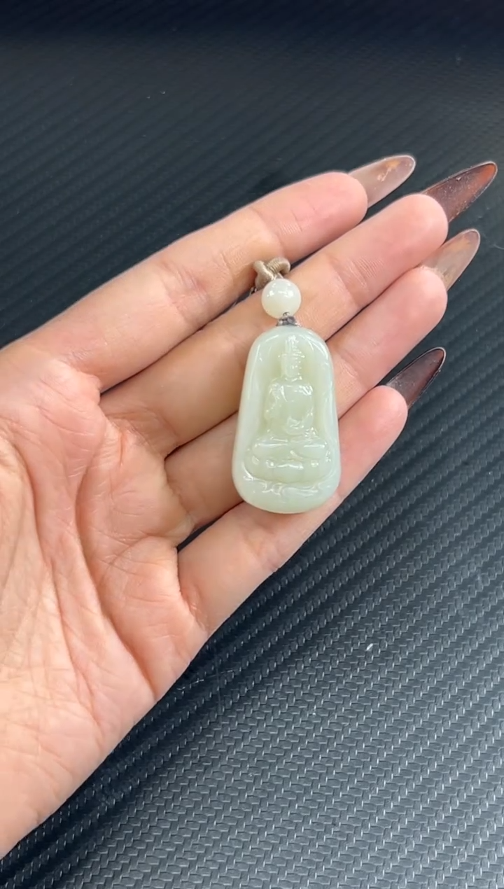 吊坠(赠链)未镶嵌和田玉且末迪克兰一细微色差吊坠 