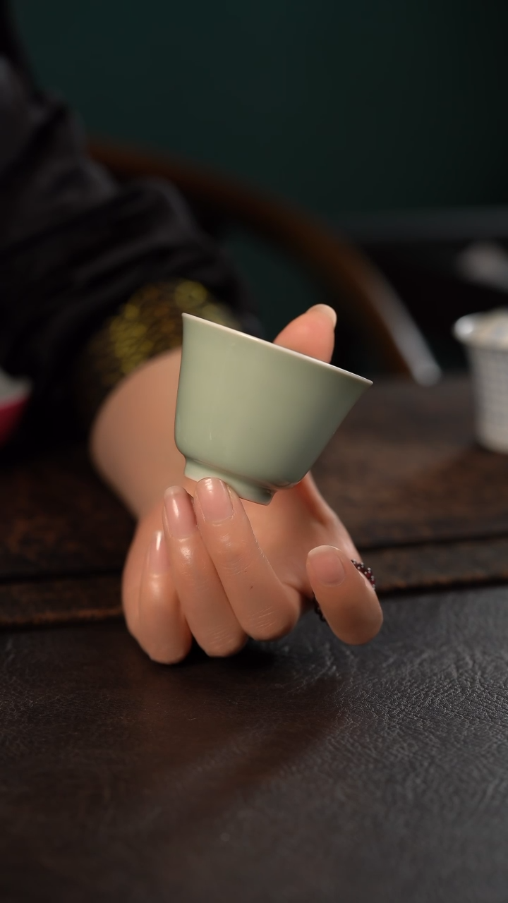 【闪购商品】杯云霞珍藏豆青釉铃铛杯