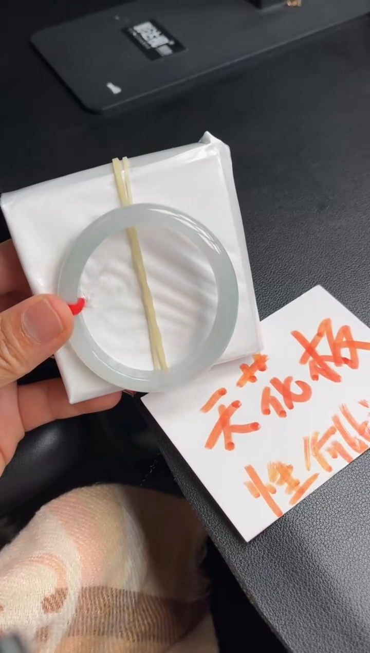 未镶嵌手镯（贵妃镯）翡翠多人