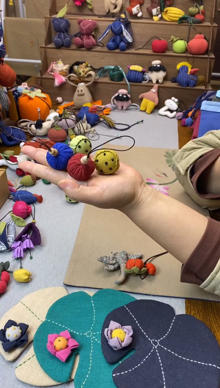 小莲蓬手机挂（四色各1）