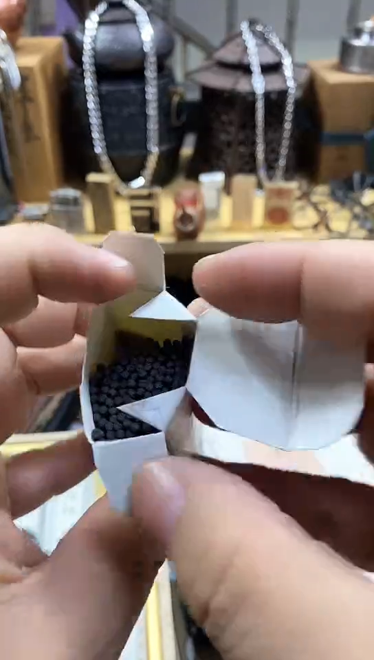 瓷片闪购商品  如图所示