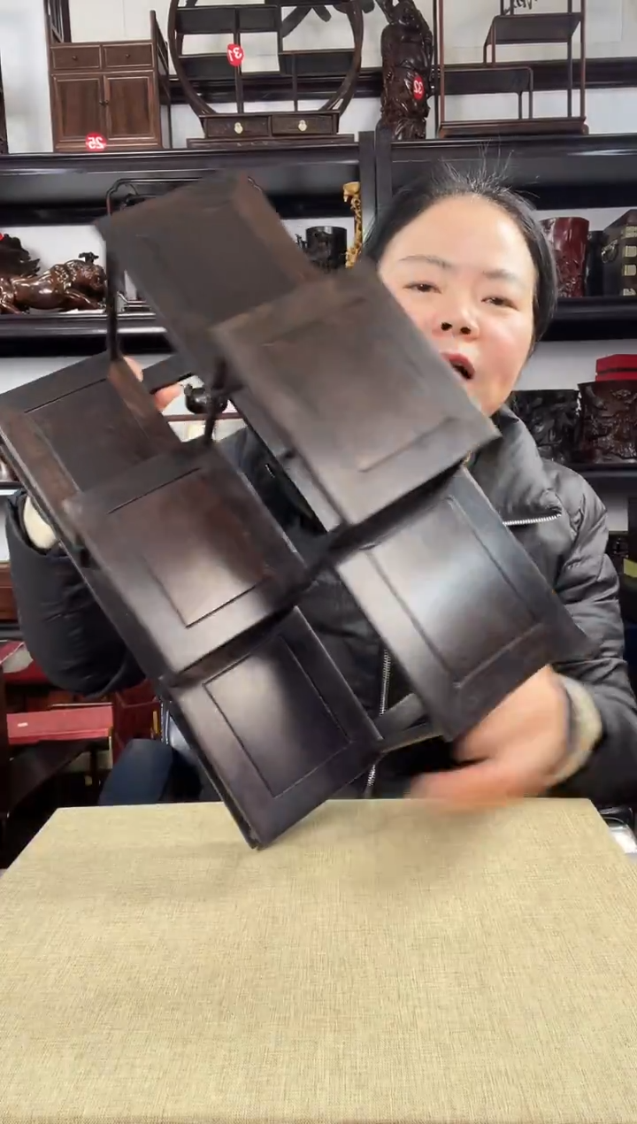 木黑六连老李红木工艺品