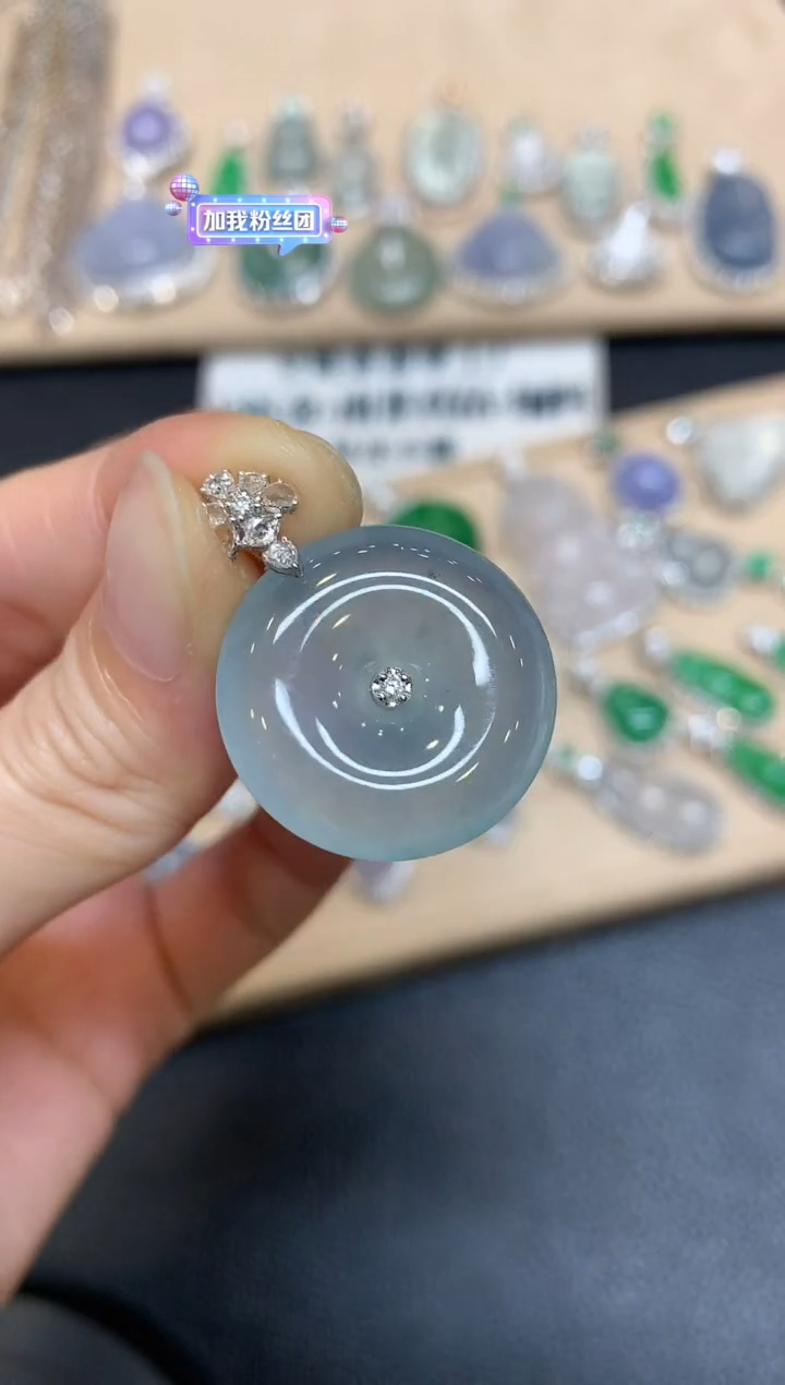 【闪购商品】翡翠颈饰18K金镶嵌平安扣【无服务费