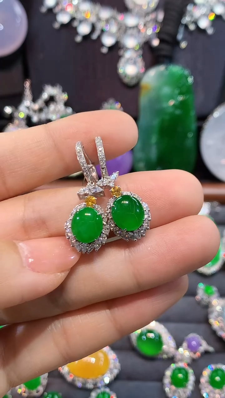 18K金镶嵌翡翠耳饰耳包