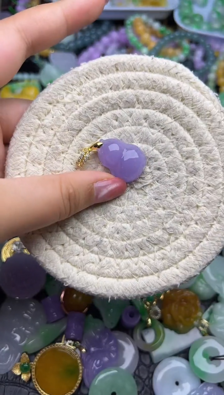 颈饰未镶嵌翡翠天然缅甸翡翠吊坠