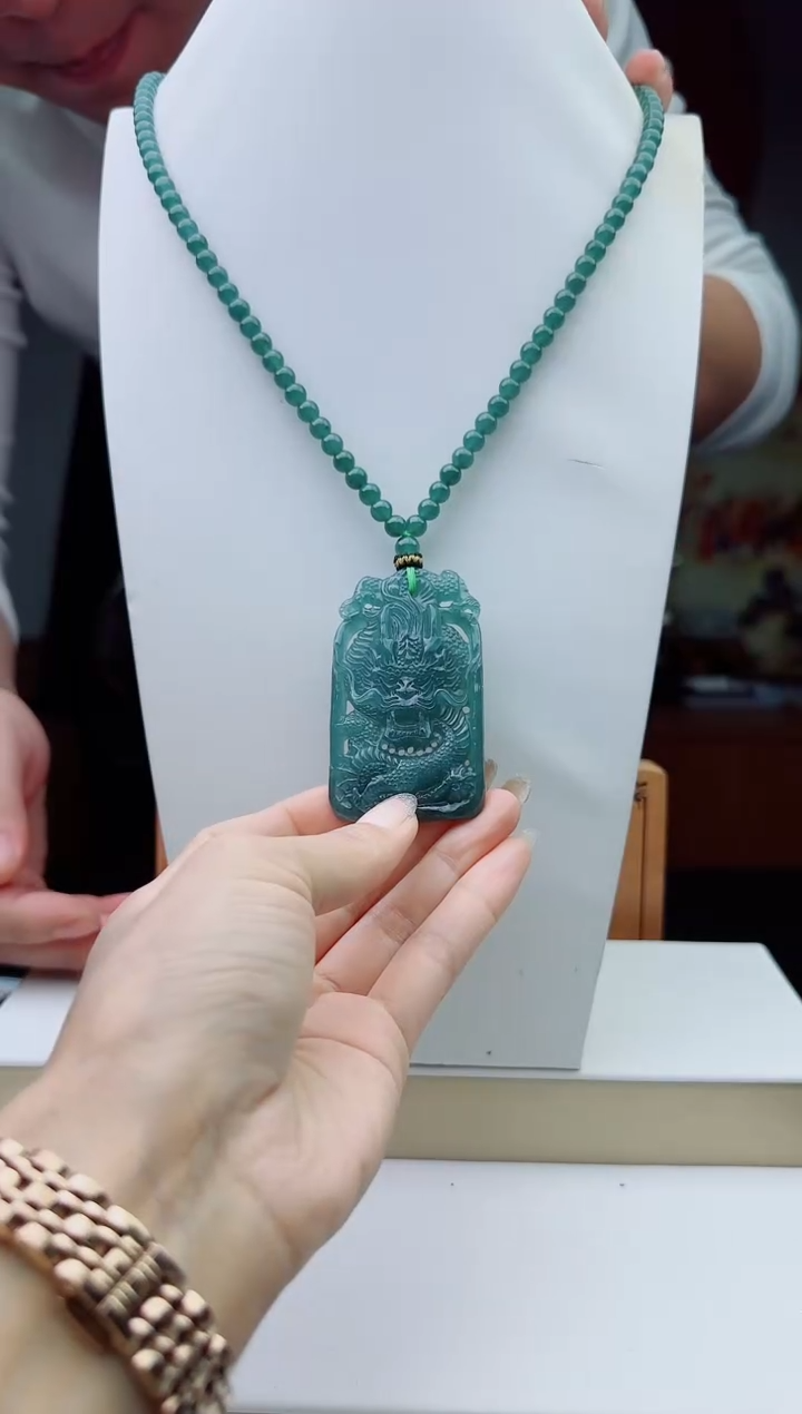 颈饰未镶嵌翡翠多样性发其一