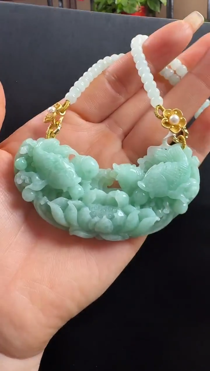 颈饰未镶嵌翡翠弯弯