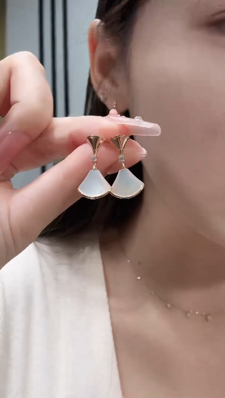 18K金镶嵌贝壳（贝母）耳钉白色裙子耳钉一对