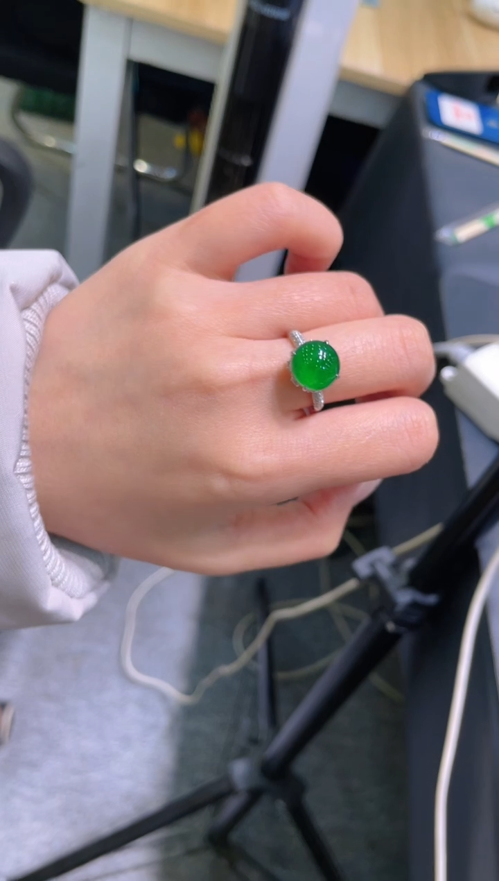 【闪购商品】翡翠吊坠(不含链)18K金镶嵌A28