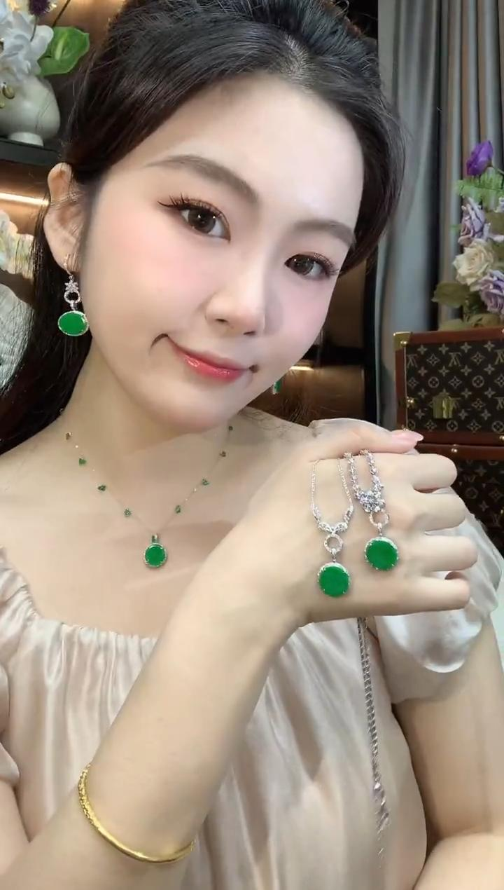【云中意】18K金 圆牌翡翠吊坠（不含链） - 多样性发货一件lyx