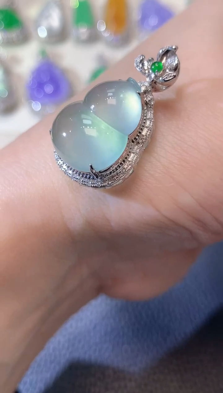 【闪购商品】翡翠吊坠(不含链)18K金镶嵌A66