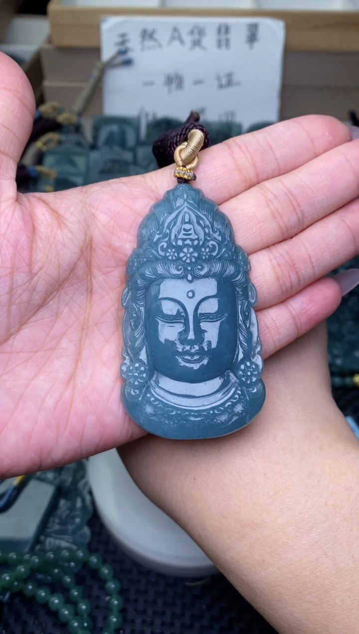 颈饰未镶嵌翡翠 