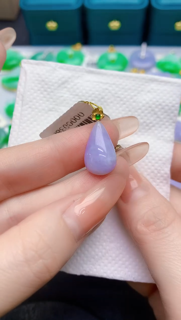 颈饰18K金镶嵌翡翠缅甸天然翡翠A货