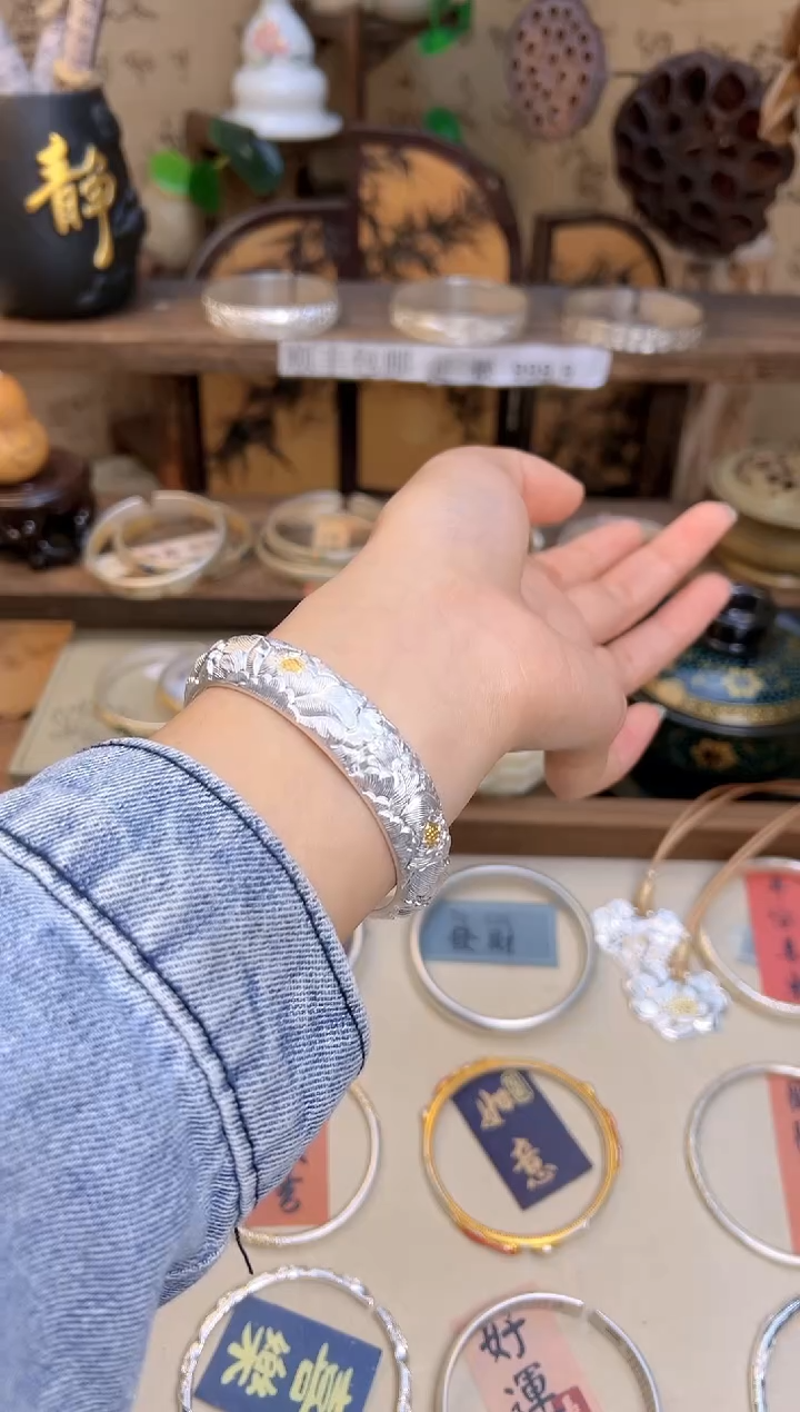珐琅足银足银999.9纯手工錾刻牡丹花镀金点缀大克重手镯