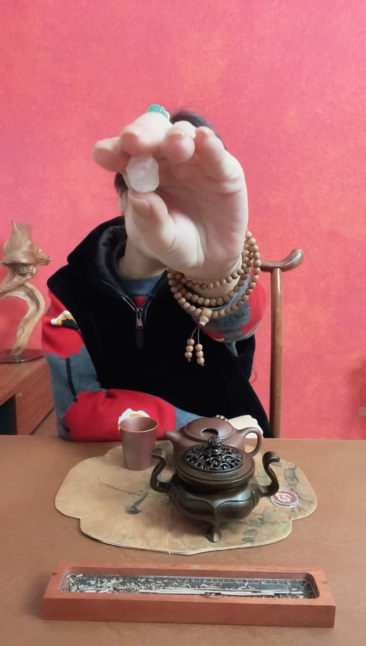 塑料白色顶珠一颗