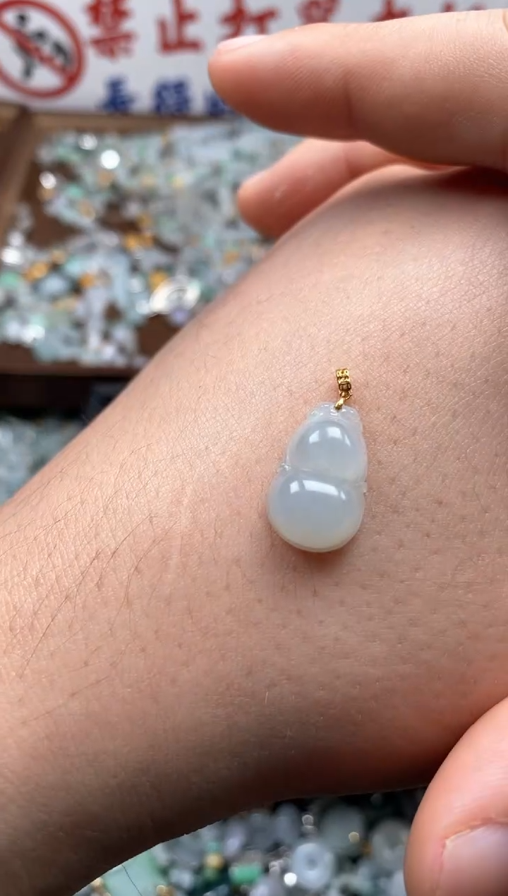 【闪购商品】翡翠颈饰未镶嵌哥哥