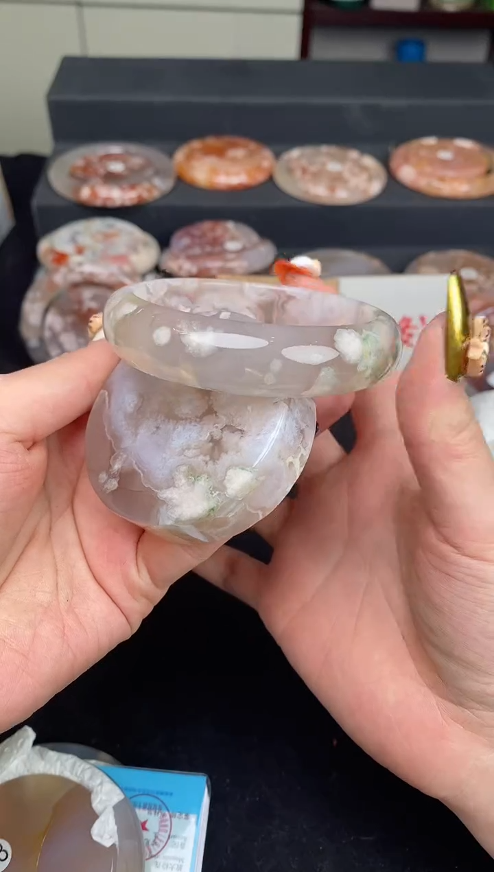 【闪购商品】石英质玉手镯（圆镯）未镶嵌62