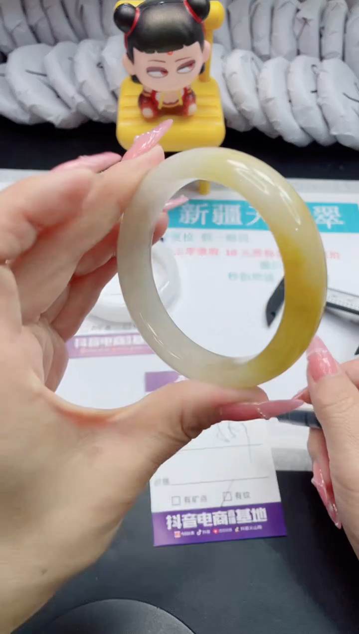 【闪购商品】石英质玉未镶嵌手镯93