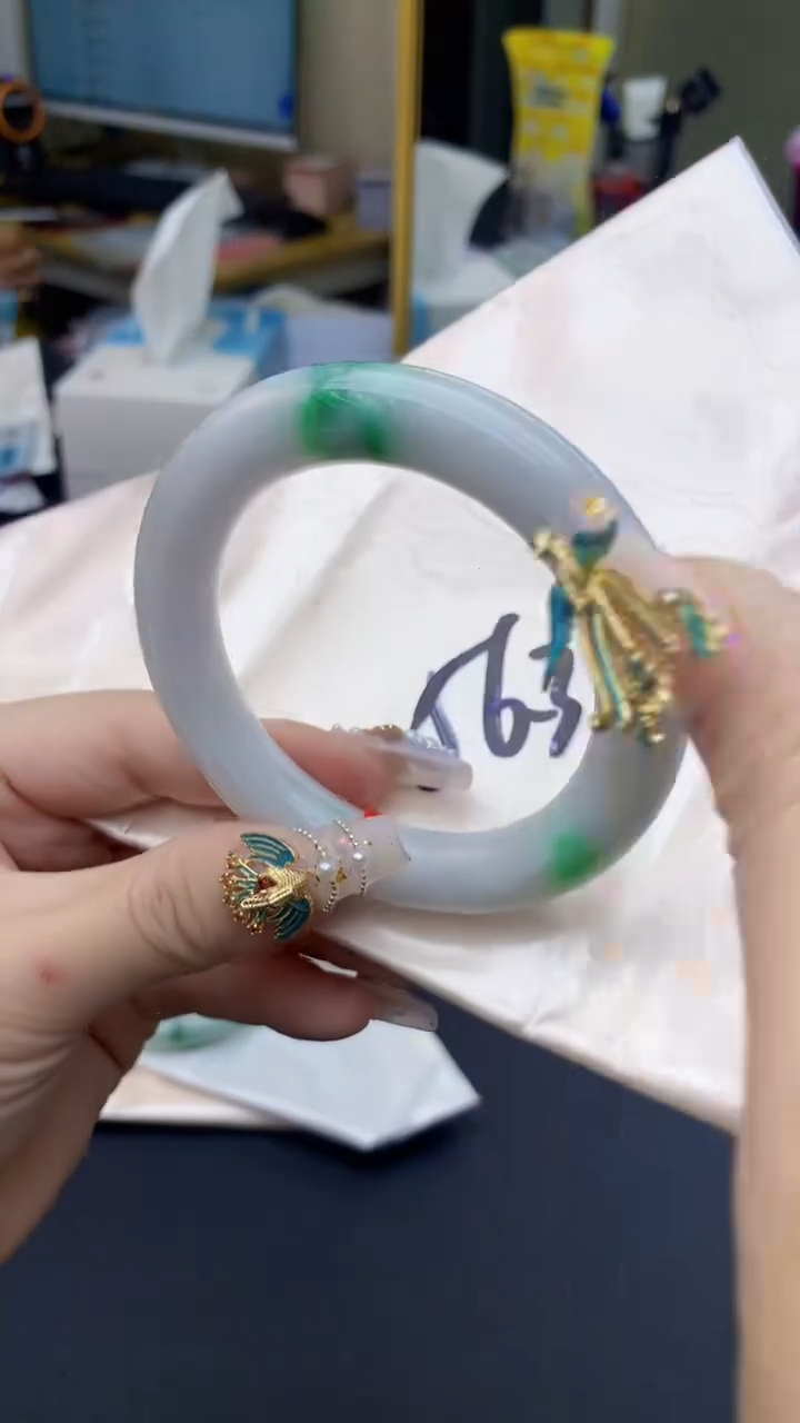 【闪购商品】翡翠手镯未镶嵌0246605377