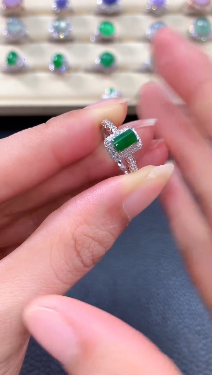【闪购商品】翡翠戒指18K金镶嵌b18       