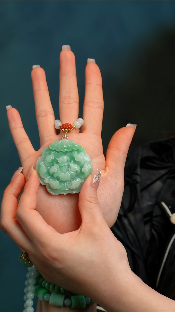 【闪购商品】翡翠颈饰未镶嵌花