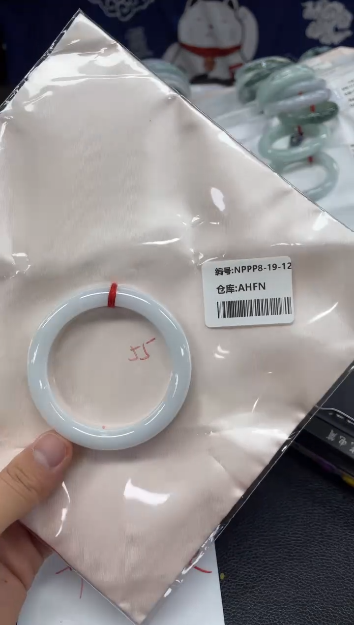 翡翠未镶嵌手镯翡翠手镯