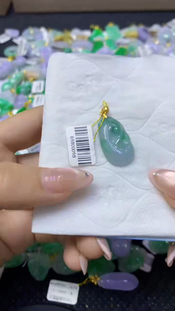 颈饰未镶嵌翡翠天然缅甸翡翠A货