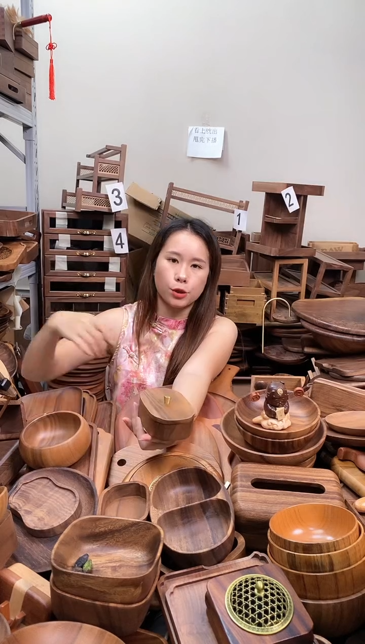    南美胡桃木带盖牙线盒