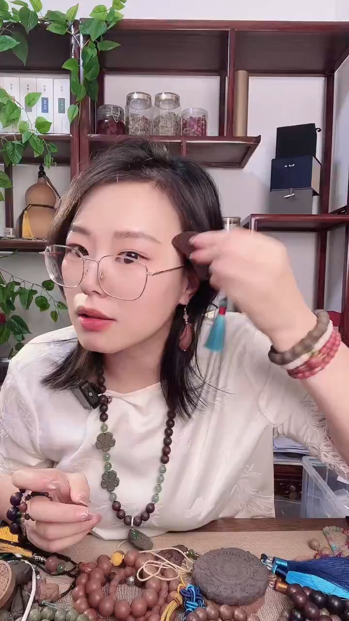 珠串疏络凝香的刮痧板