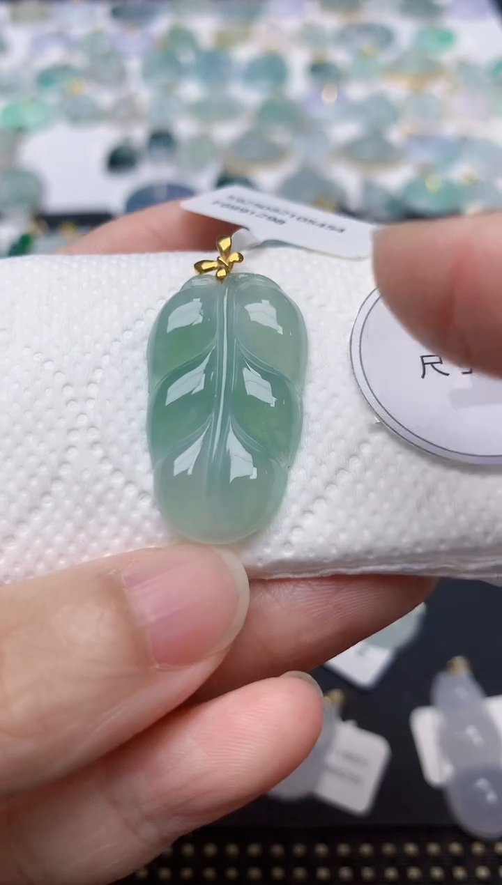 颈饰18K金镶嵌翡翠天然缅甸A货翡翠