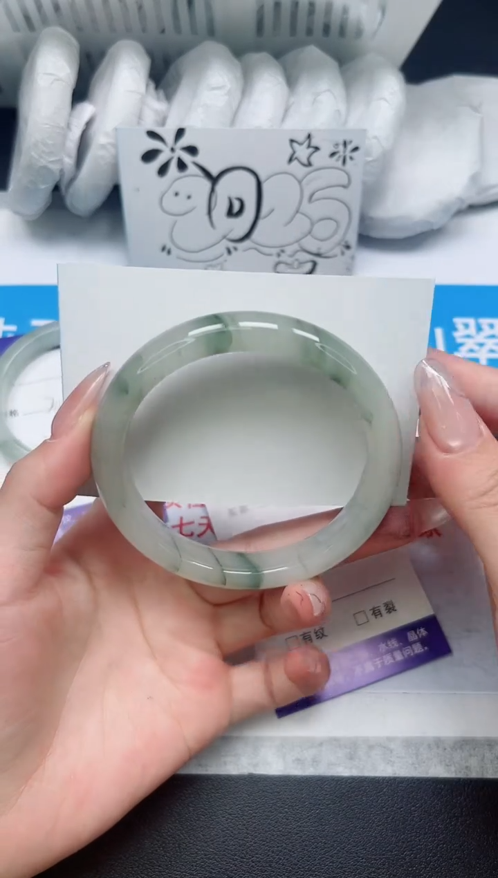 【闪购商品】石英质玉手镯未镶嵌186