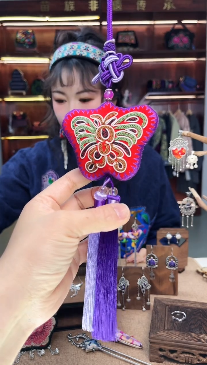 【闪购商品】织绣A13黔东南苗族刺绣