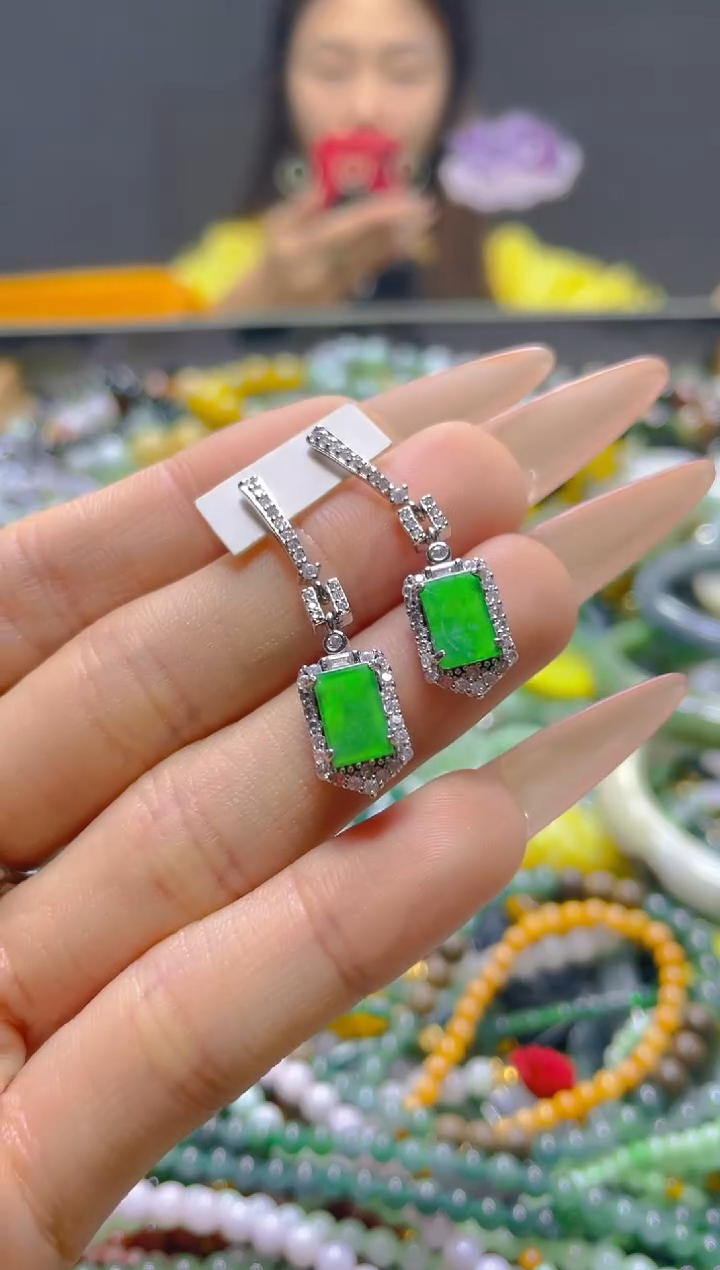 颈饰未镶嵌翡翠/D/翡翠A货，一件也是批发价