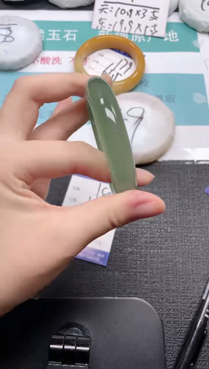 未镶嵌手镯石英质玉180-59