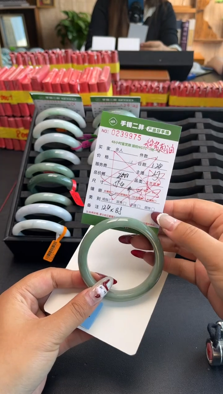 【闪购商品】翡翠手镯未镶嵌多人