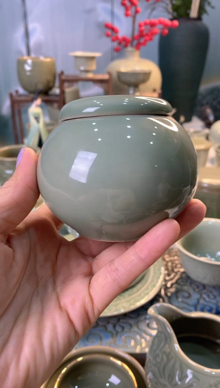 其他老货 青釉素面茶叶罐 微瑕
