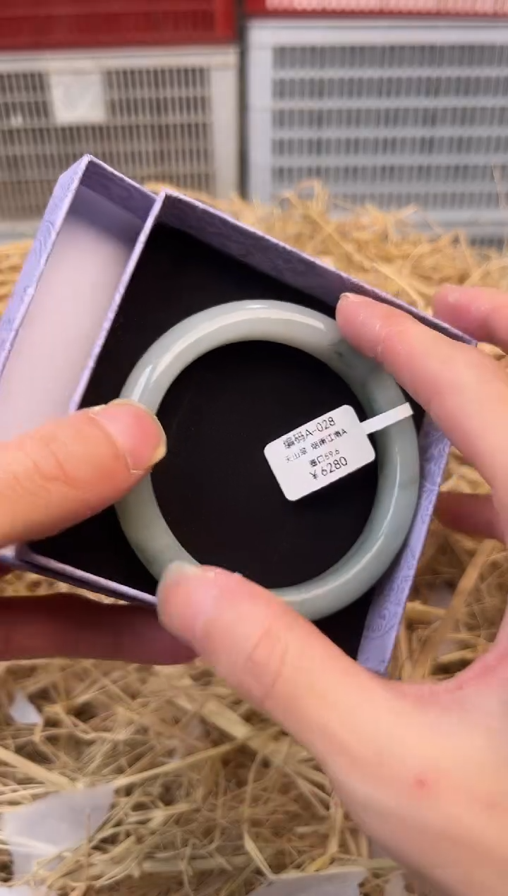 未镶嵌手镯石英质玉编号A-028