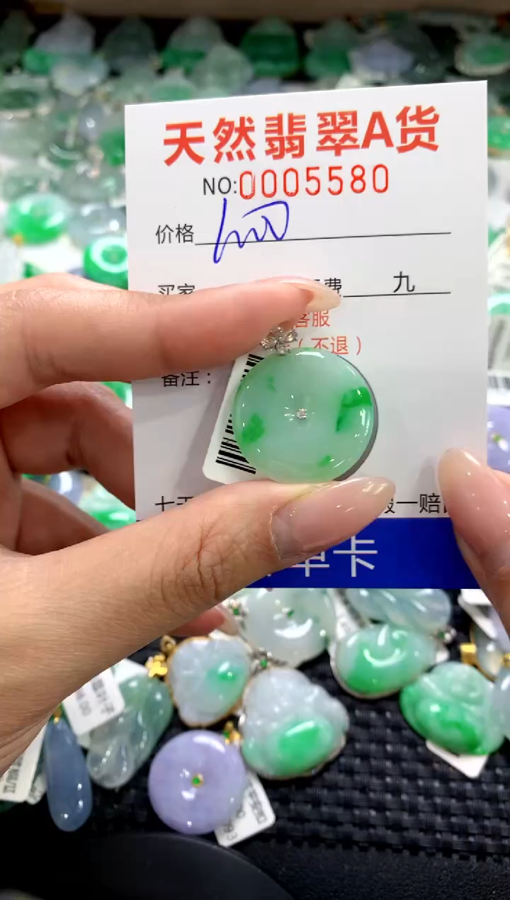 颈饰18K金镶嵌翡翠1111111111111111